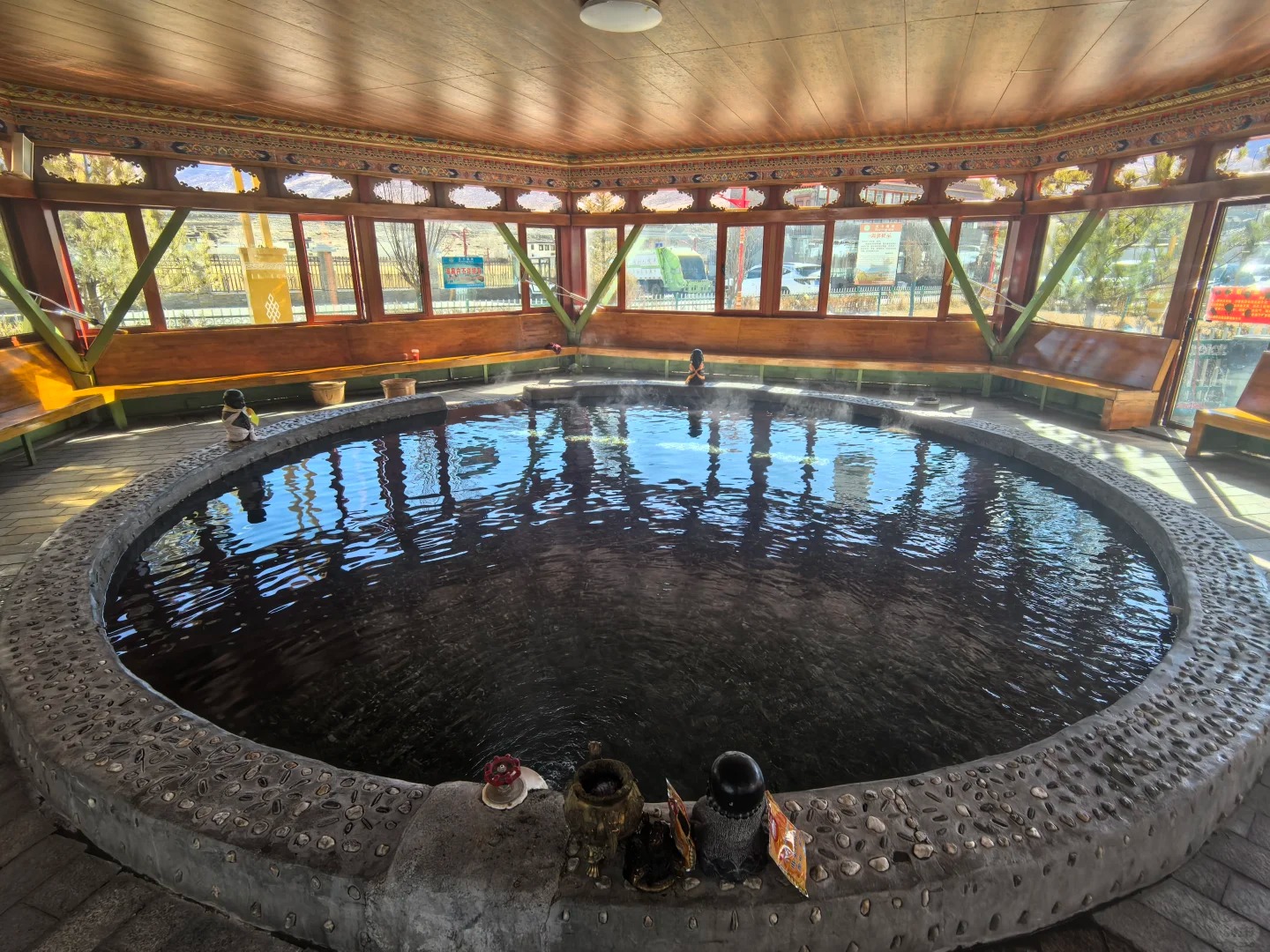 New Experience in Tibet: Tibetan-style Hot Springs