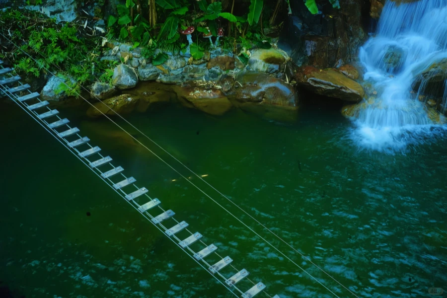 La montagne Bijia : un canyon et une chute d'eau le long de la rivière Beijiang-4