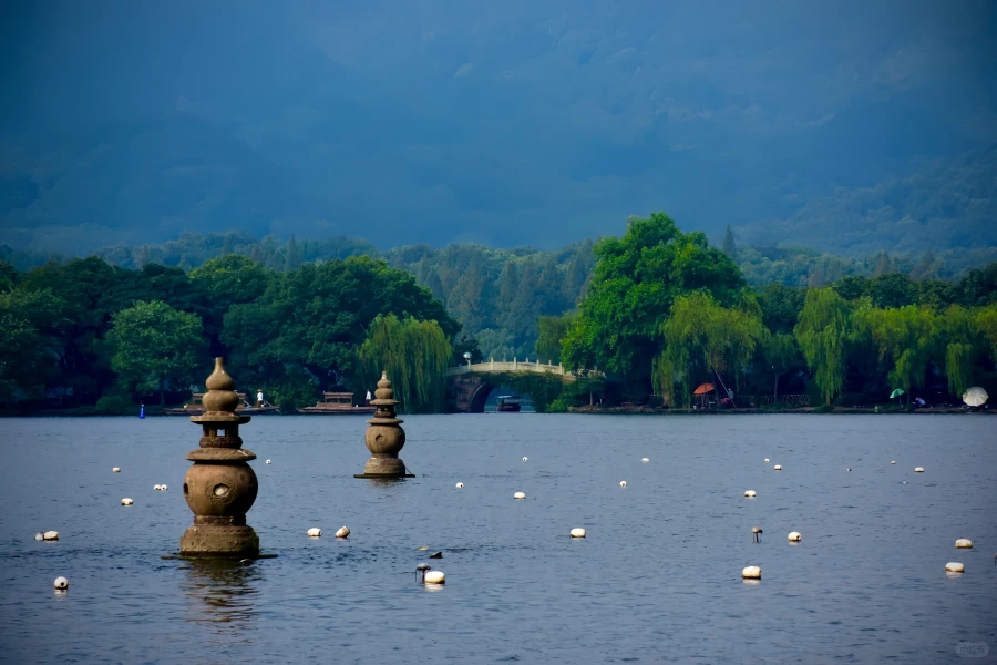 ثلاثة صناديق ميرورينغ القمر: موكب حديقة من مشروع الدراجة في سو Causeway إلى إيكون ثقافي للبحيرة الغربية
