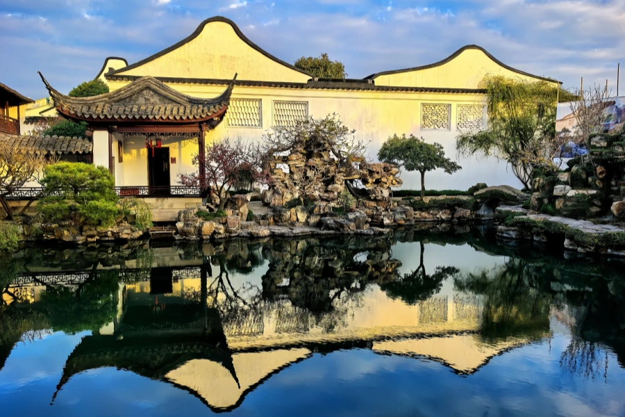 Master of the Nets Garden: A vast world nestled within a small mountain forest