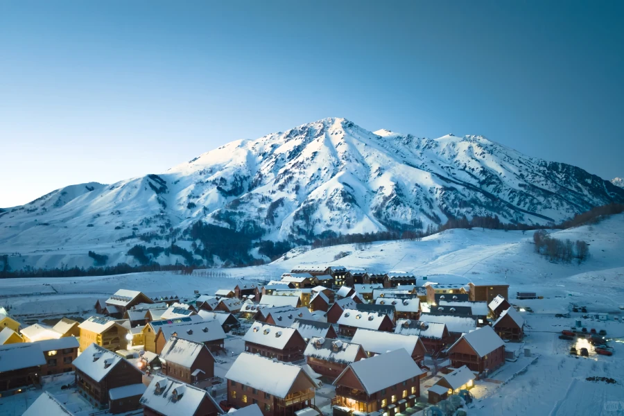 قرية هيمو: وينتر وندرلاند Journey من سر وادي ريفر إلى الوطن