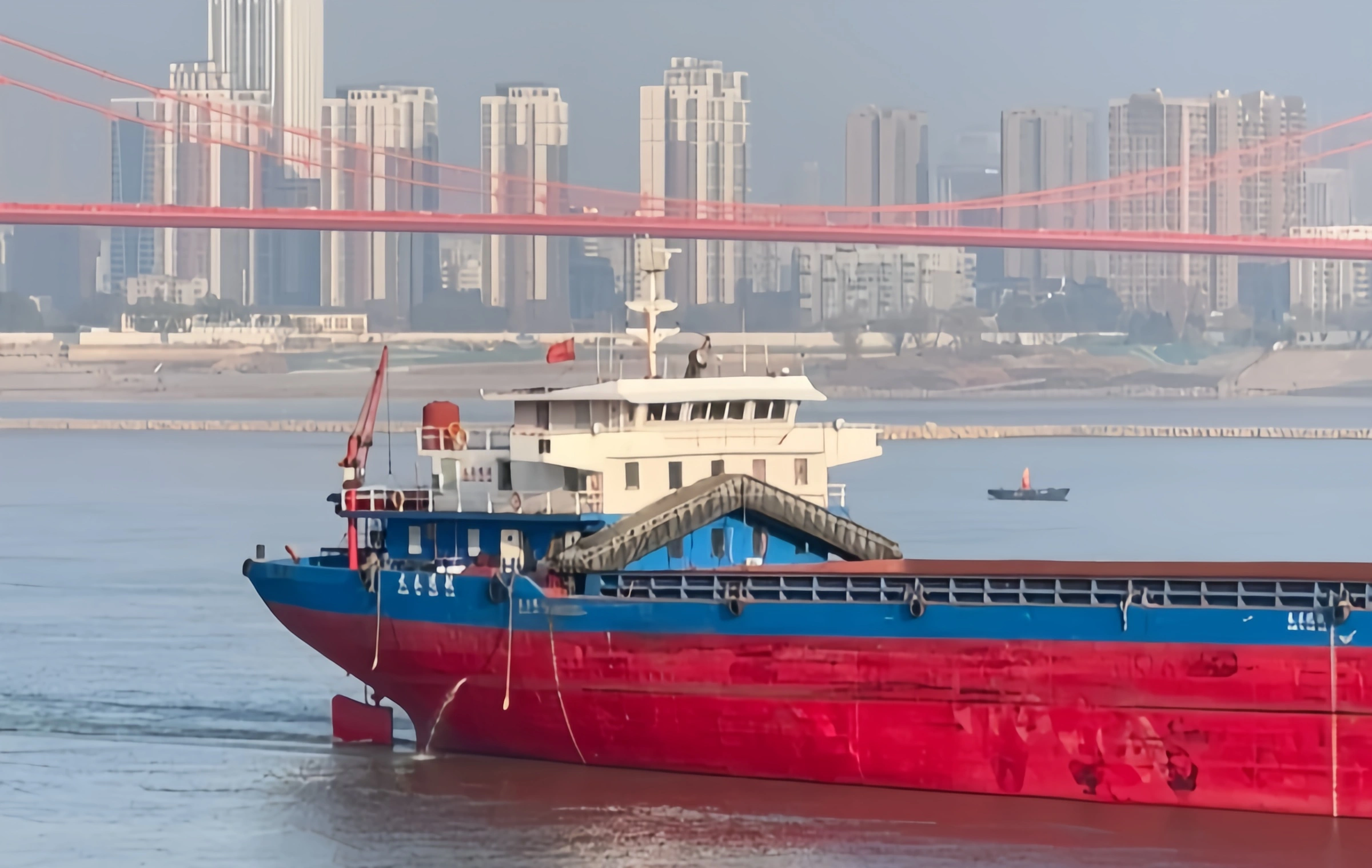 Chongqing Yangtze River Cruise: Une plate-forme d'observation mobile du Palais flottant sur la rivière aux montagnes pittoresques et rivières-3