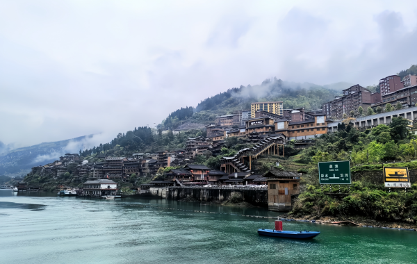 Gongtan Ancient Town:A Millennial Salt Port and Architectural Epic Hanging on the Cliffs of the Wujiang River