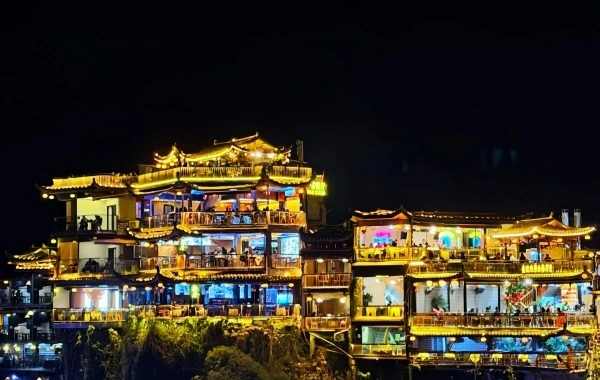 Furong Ancient Town:A Journey to the
