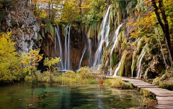 Baofeng Lake:A Journey to a