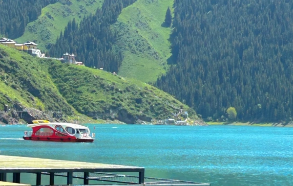 Day 2: Tianshan Grand Canyon -- Hongshan Park -- Wuyi Starlight Night Market